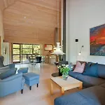 Family-friendly Luxury With And Activities Near 別荘